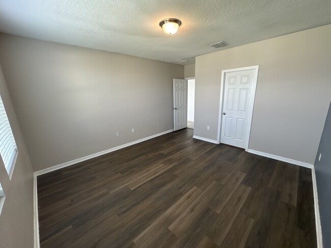 Building Photo - 512 Mckenna Dr