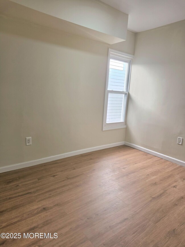 Building Photo - 216 Delaware St