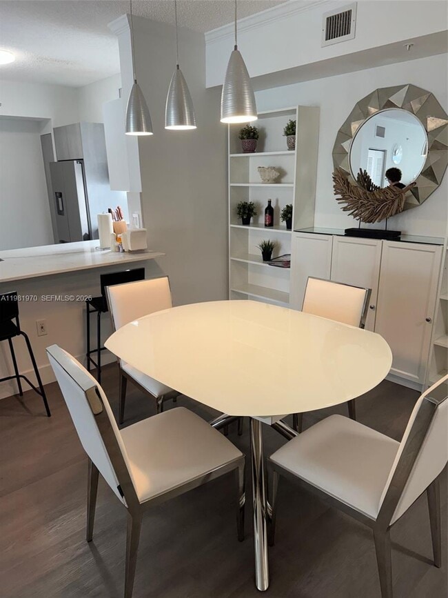 Building Photo - 17150 N Bay Rd