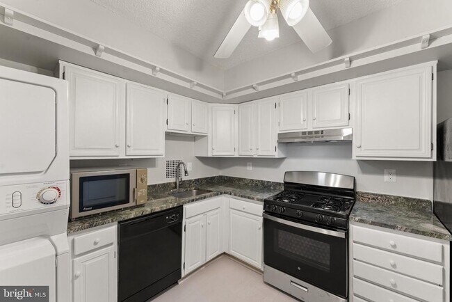 Building Photo - 3701 S George Mason Dr