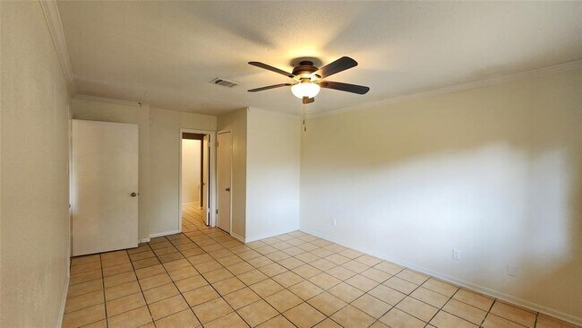 Building Photo - 2702 Foliage Green Dr