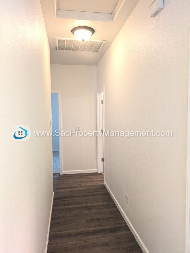 Building Photo - Amazing 4 Bedroom 2 Bathroom Home in a Qui...