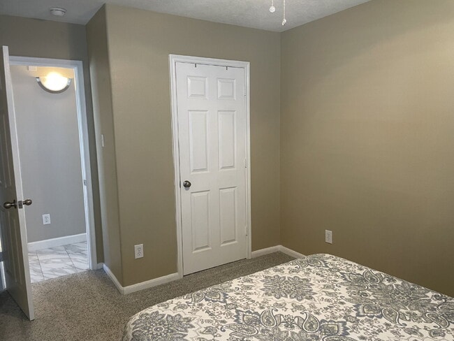 Building Photo - Begin the school year in this wonderful single story home with a spacious floorpan in Indian Forest.