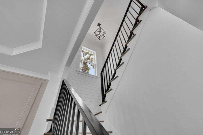 Building Photo - 6181 Shoreland Cir