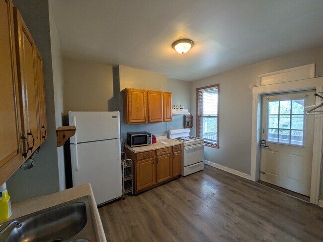 Primary Photo - Updated 2BR/1BA in Pullman – Internet Incl...