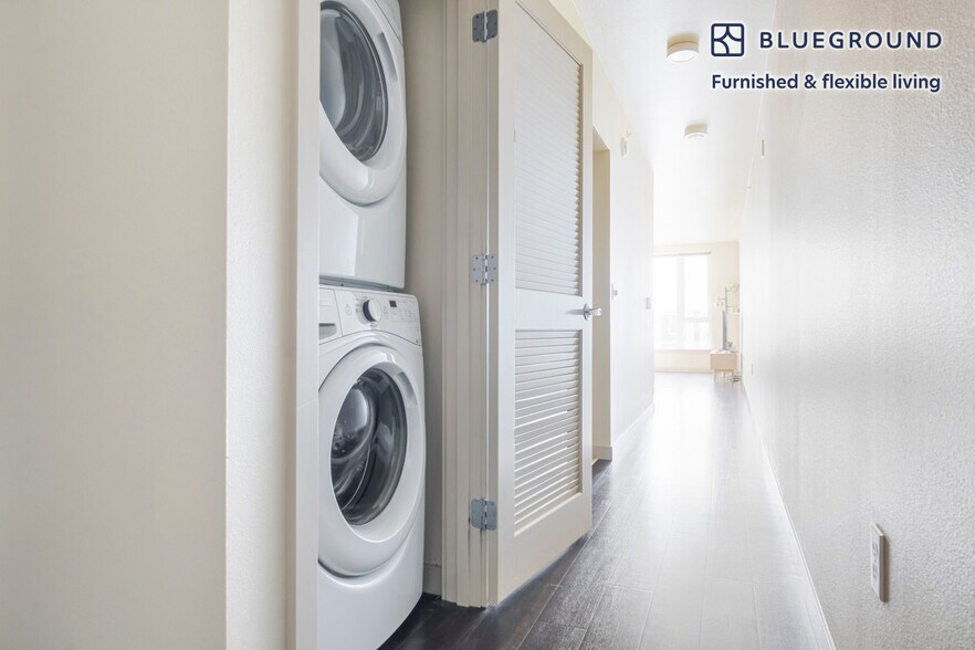 Building Photo - 1414 10th Ave