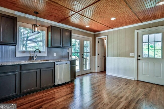 Building Photo - 680 North Ave