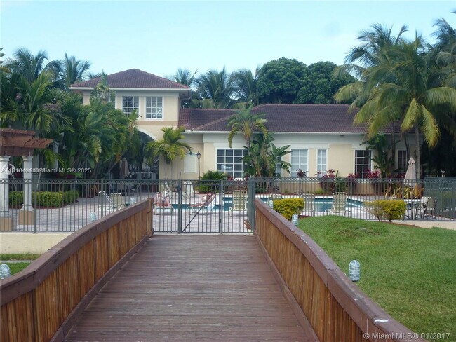 Building Photo - 2474 Centergate Dr