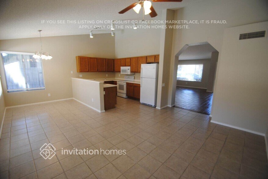Building Photo - 8249 W Dreyfus Dr