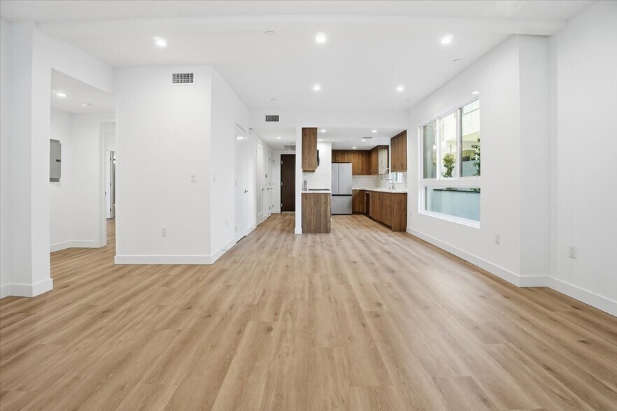 Building Photo - 1820 Prosser Ave