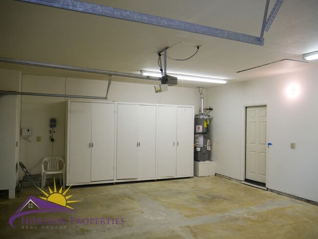 Building Photo - 9472 Clementine Way