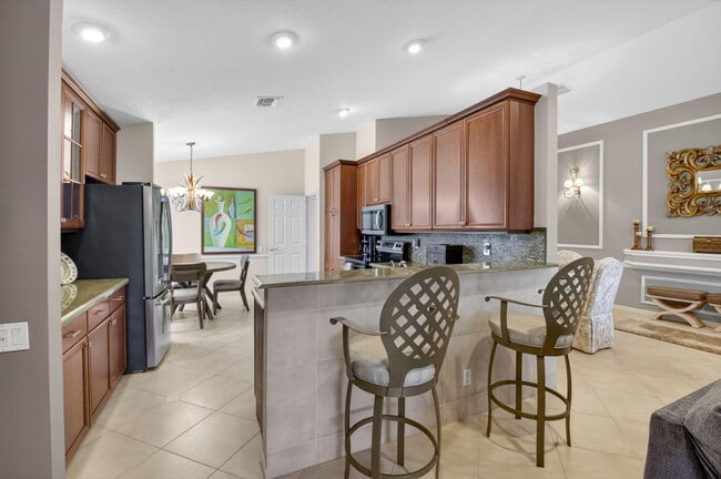 Building Photo - 5256 Glenville Dr