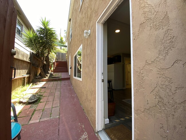 Building Photo - 4679 Esther St
