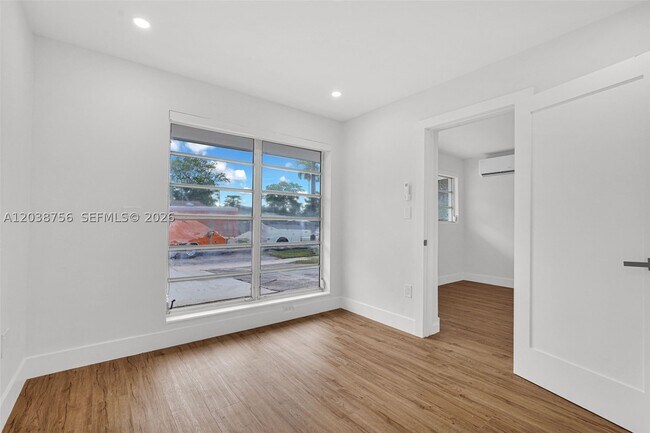 Building Photo - 8201 SW 42nd St