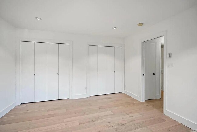 Building Photo - 120 Seminary Dr