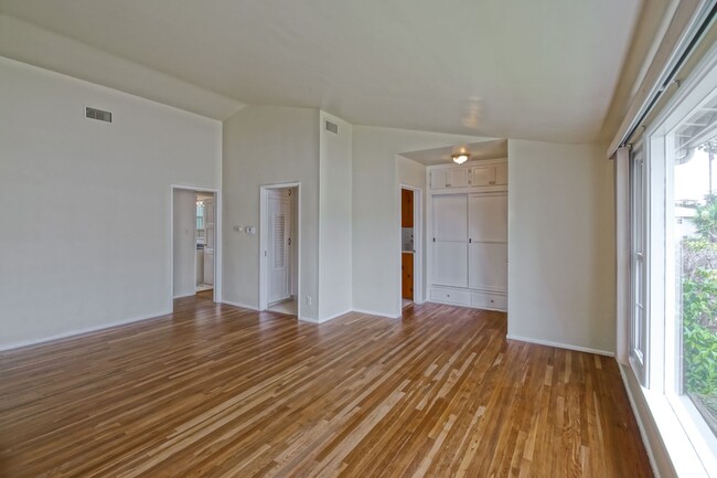 Building Photo - 7866 Flight Ave