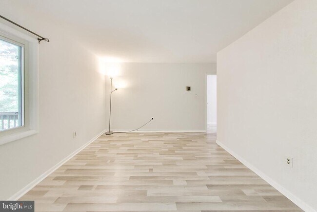 Building Photo - 10300 Westlake Dr