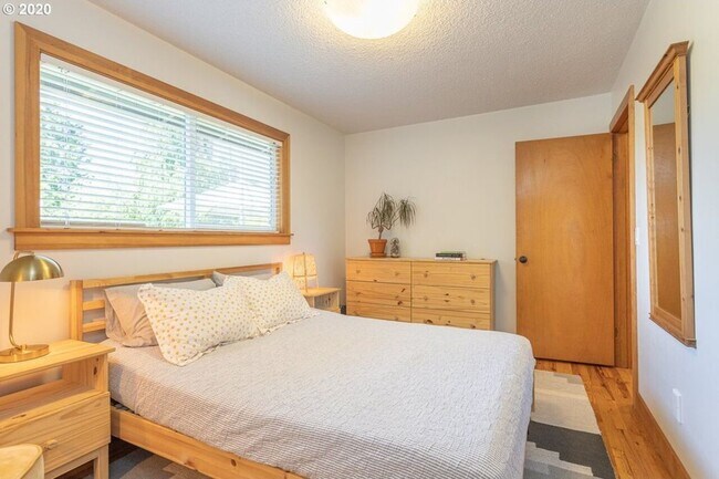 Building Photo - Brightwood