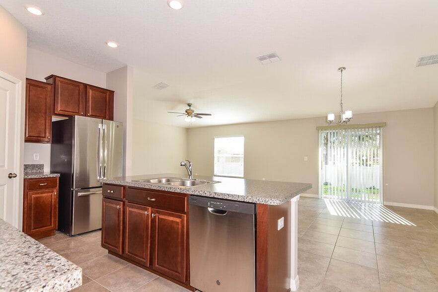 Building Photo - 127 Cascade Bend Dr