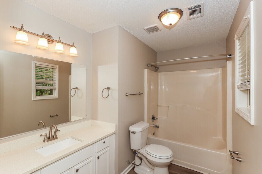 Building Photo - 4925 Brookwood Pl