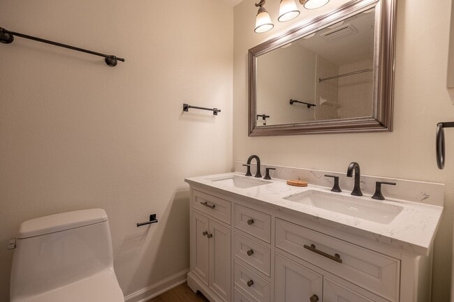 Building Photo - Two bedroom two and a half bath across from Mobile Bay!