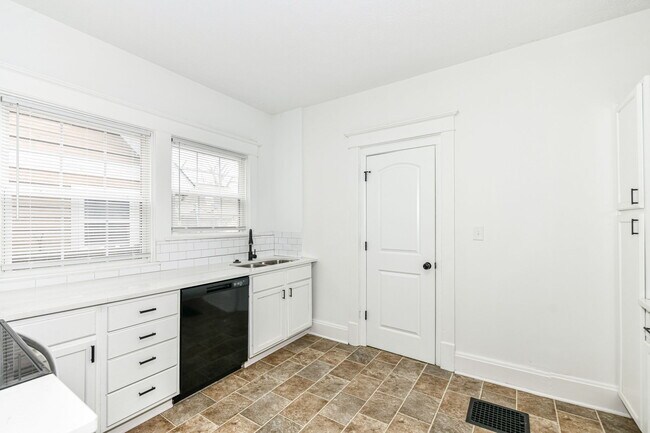 Building Photo - 3111 N Capitol Ave