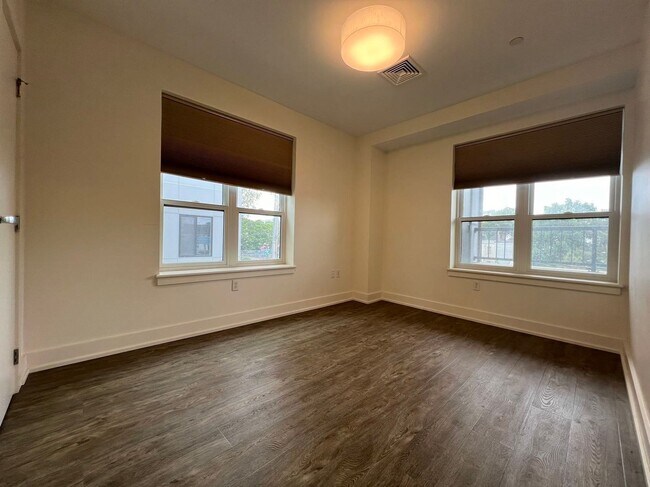 Building Photo - Great 2Br/2Bth apartment in great location ! Laundry in unit!