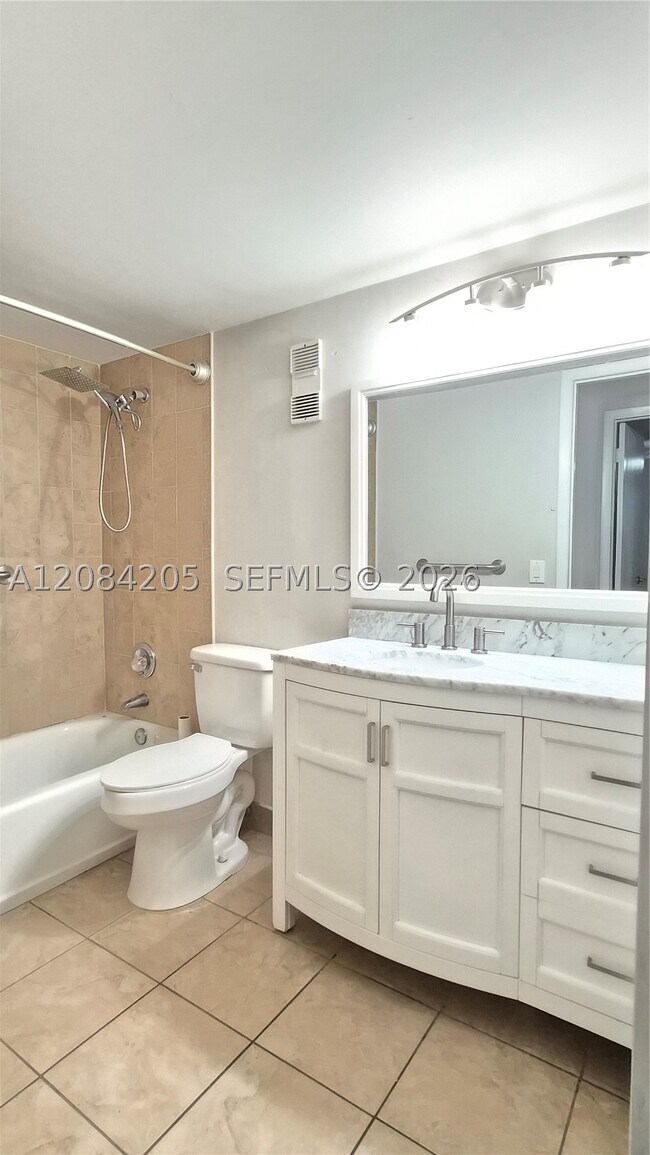 Building Photo - 7100 Fairway Dr