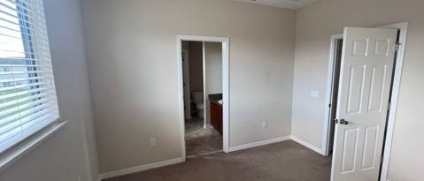 Building Photo - 2227 Seven Oaks Dr