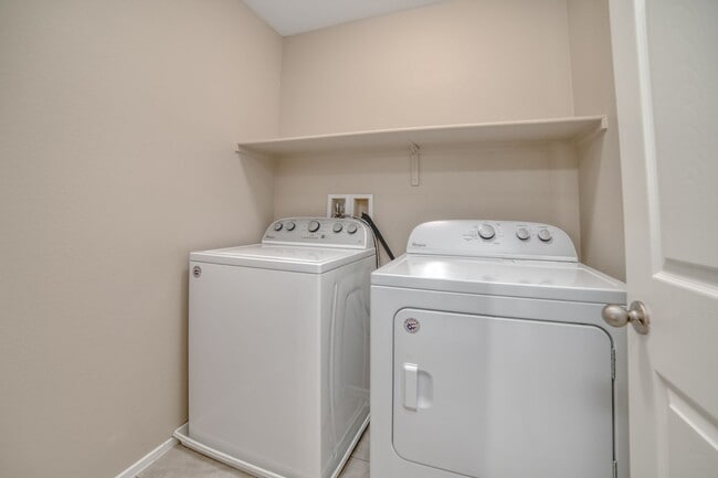 Building Photo - 4-BEDROOM / 3-BATH 2-STORY LOVELY HOME WITHIN GATED COMMUNITY CLOSE TO NELLIS AIR FORCE BASE!