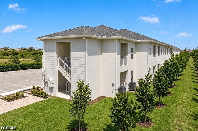 Building Photo - 3313 SW 8th Pl