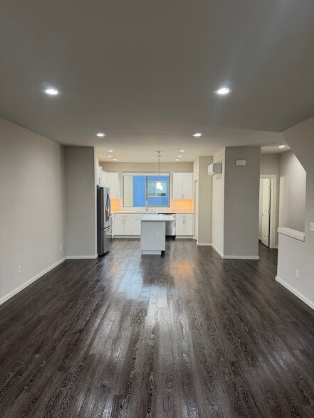 Building Photo - 1049 SW 99th Pl