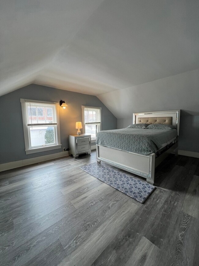 Building Photo - 300 N Madison St