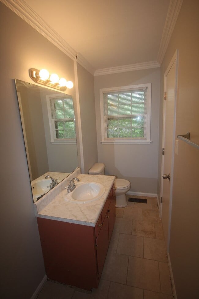 Building Photo - Move In Special!! 1/2 Off First Month's Re...