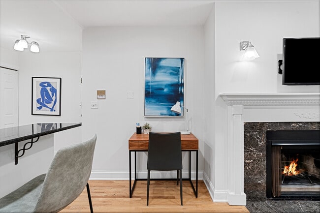 Building Photo - 950 W Belle Plaine Ave