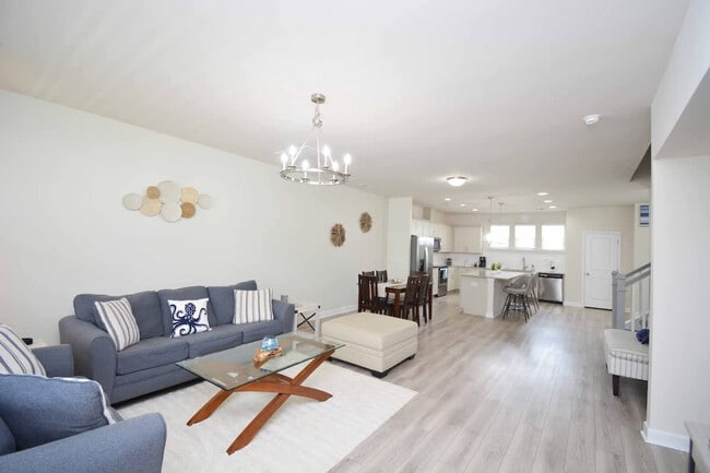 Building Photo - 596 McLernon Trce