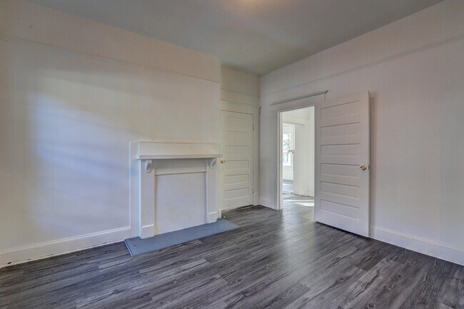Building Photo - 1183 Holt Ave