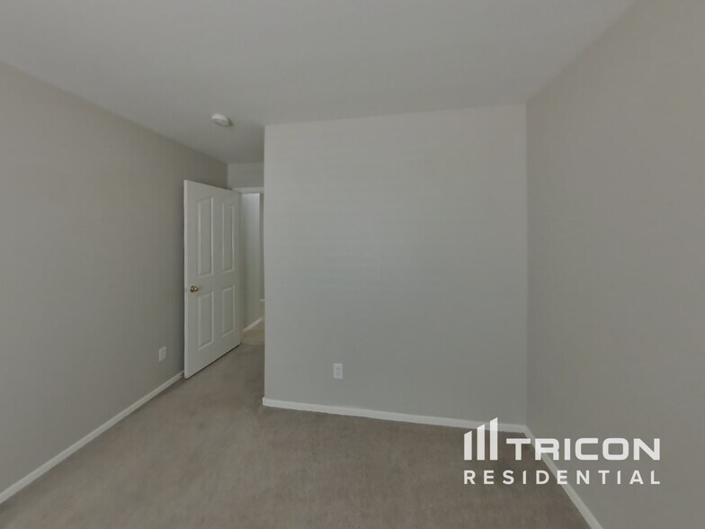 Building Photo - 8053 N 109th Ln