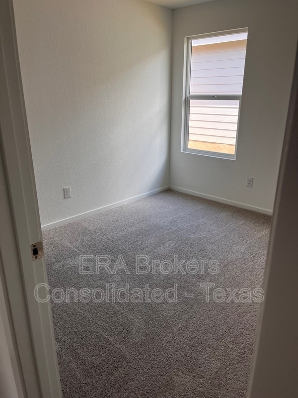 Building Photo - 511 Sarah Wy