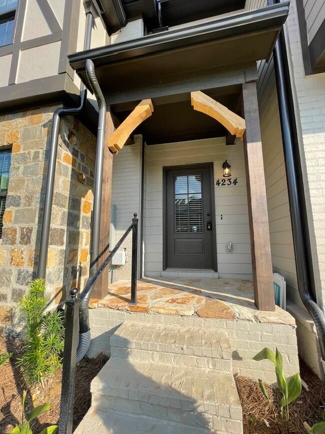 Building Photo - 4234 Lenox Dr