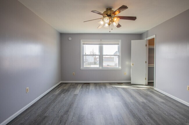 Building Photo - Beautiful 5 BR/3 BA Single-Family Home wit...