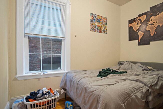 Building Photo - Spacious 4 Bedroom Available 9/1 - On the Green Line 7 mins to BU/ Northeastern