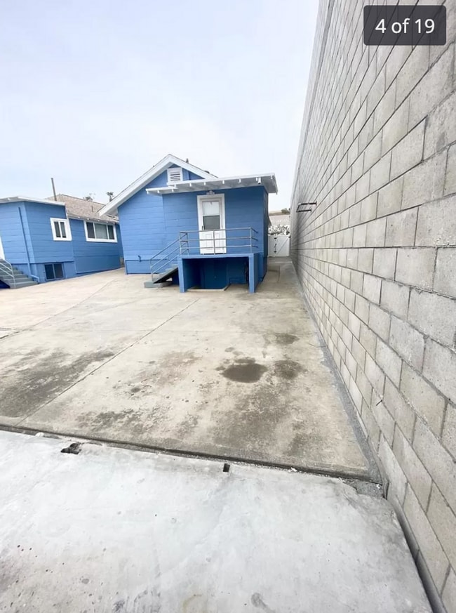 Building Photo - Don't miss out!! 2 Br/1 BA Home!!