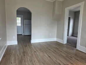 Building Photo - 1618 W Spofford Ave