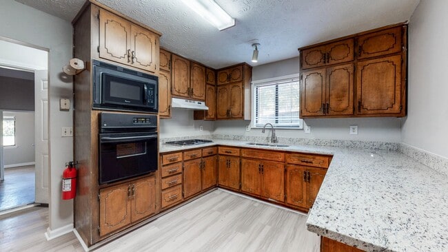 Building Photo - 6771 Branch Dr