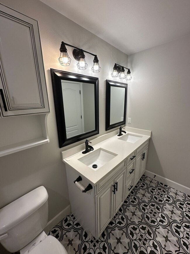 Building Photo - 6585 Beverly Hills Cir