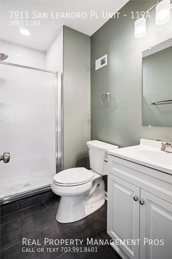 Building Photo - 7911 San Leandro Pl