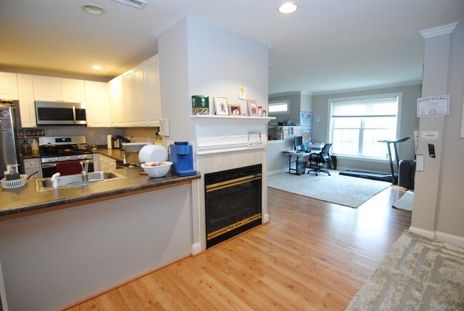 Building Photo - 3 Maple Ridge Dr