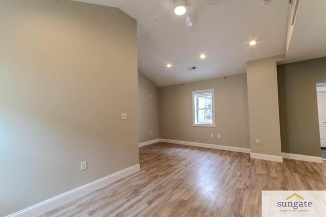 Building Photo - 624 Military Ave