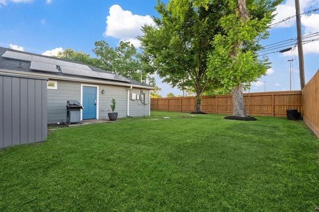 Building Photo - 3803 Zephyr St